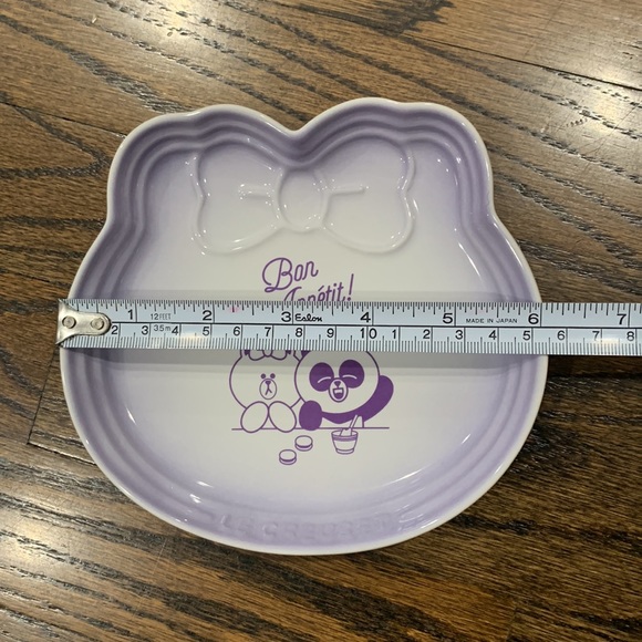 New Le Creuset x Line Friends Small Choco and Pangyo Plates Set of 2 - Picture 9 of 10